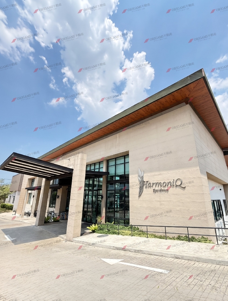 HarmoniQ Residence Sriracha